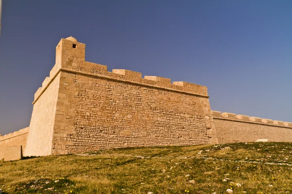 Ribat - fortificazione arabica e cimitero di Mahdia - mare a — Foto Stock