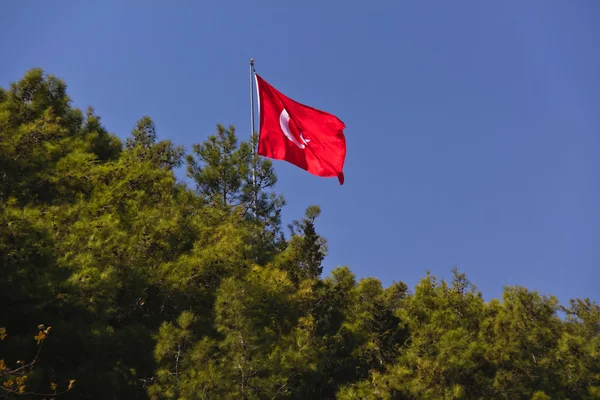 Turkish flag on flagpole. Turkey. Mediterranean Sea — Stock Photo, Image