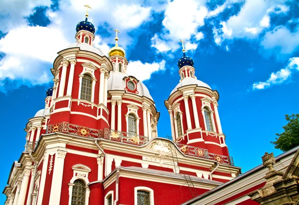 Vacker utsikt över kyrkan. Moskva. Ryssland. — Stockfoto