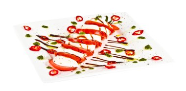 Klasik caprese salatası