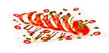 Klasik caprese salatası