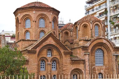 yapraklı bahçesinde yer alan huzurlu panagia chalkeon kilise w