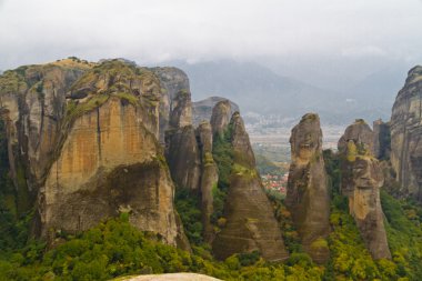 Meteora kayalıklarla ve Manastırlar