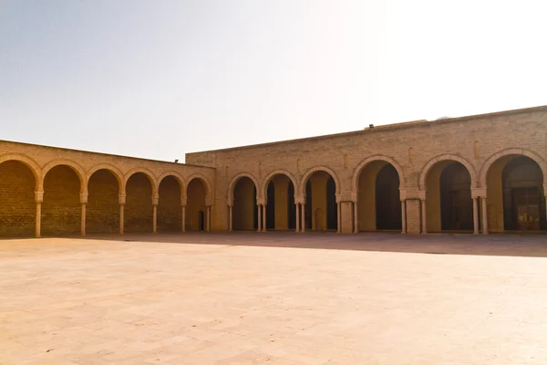 Innenraum einer großen Moschee in Mahdia, Tunesien — Stockfoto