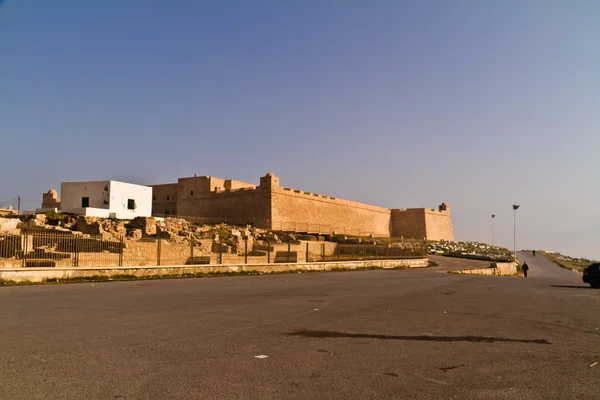 Ribat - αραβικού οχύρωση και νεκροταφείο σε Αλ Μαντίγια - παραθαλάσσιο να — Φωτογραφία Αρχείου
