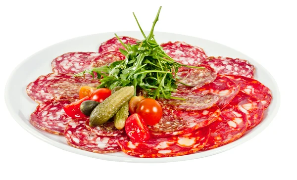 Salsiccia italiana assortita con pomodoro, cetriolo e ruccola — Foto Stock