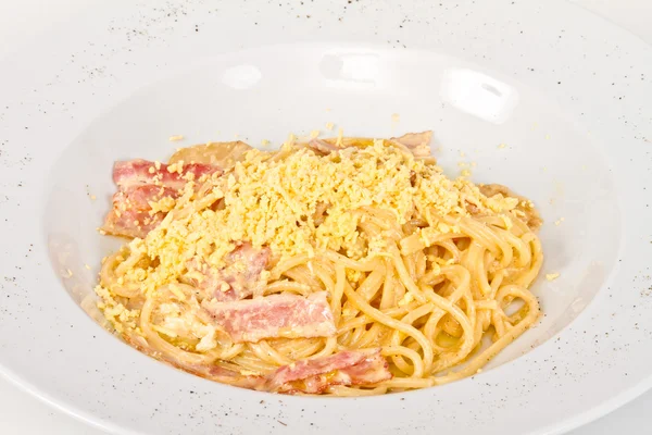 Spaghetti carbonara pasta with bacon and mushrooms — Stock Photo, Image