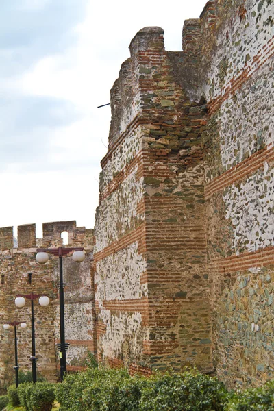 Eptapyrgio opevněné zdi v horním městě Soluni — Stock fotografie
