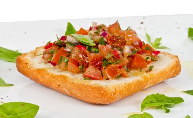 Bruschetta (İtalyan kızarmış sarımsaklı ekmek) domates ile