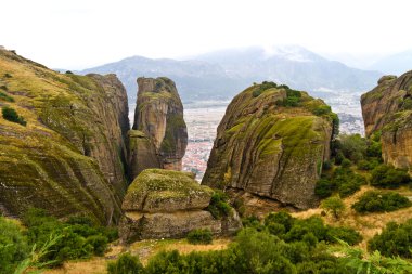 Meteora kayalıklarla ve Manastırlar