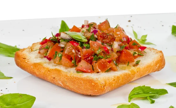 Bruschetta (ιταλική φρυγανισμένο ψωμί σκόρδου) με ντομάτα — Φωτογραφία Αρχείου
