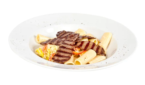 Rigatoni pasta med kött och sås — Stockfoto