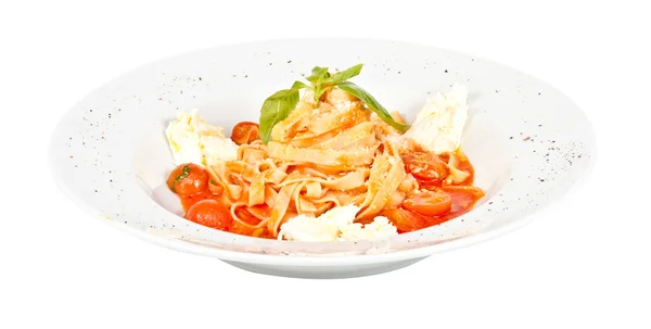 Pasta (tagliatelle) med kirsebærtomat og mozzarella – stockfoto