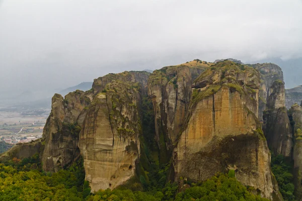 メテオラの崖と修道院 — ストック写真