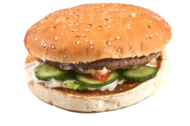 Hamburger beyazda izole edilmiş.