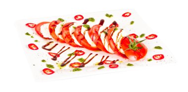 Klasik caprese salatası