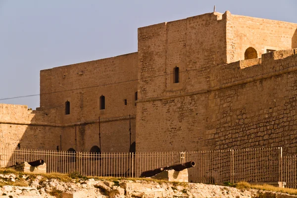 Ribat - fortificación árabe y cementerio en Mahdia - playa a — Foto de Stock