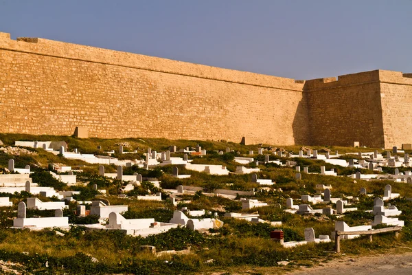 モナスティールのリバト - アラビアの要塞とマーディアの墓地 - 海岸へ — ストック写真