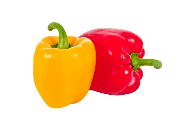 Rote und gelbe Paprika isoliert auf weißem Hintergrund — Stockfoto