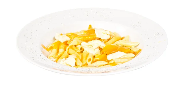 Penne-Nudeln mit Parmesan, dor blue, Chamberlain und Mozzarella — Stockfoto