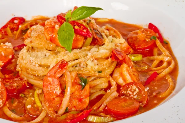 stock image A plate of linguini with sauteed shrimp, tomato, chili and oliv