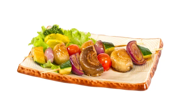 Pyszne warzywa z grilla na białym tle — Zdjęcie stockowe