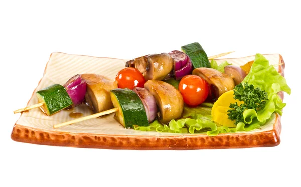 Pyszne warzywa z grilla na białym tle — Zdjęcie stockowe
