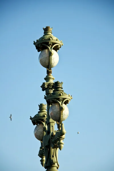 Classical city lantern on the bridge in St.-Petersburg — Stock Photo, Image