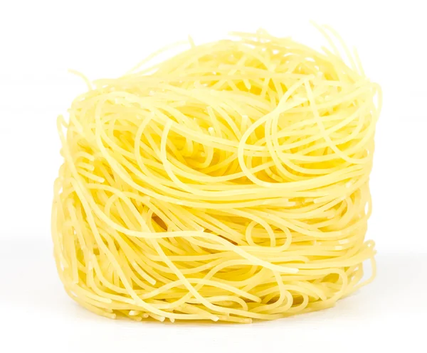 Eine Portion Tagliatelle italienische Pasta isoliert auf weiß — Stockfoto