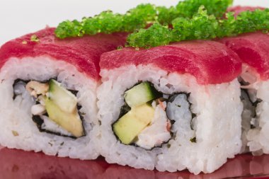 Maki sushi - rulo Yengeç, avokado, salatalık içinde yaptı. taze