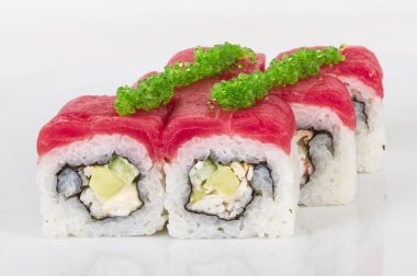 Maki sushi - rulo Yengeç, avokado, salatalık içinde yaptı. taze