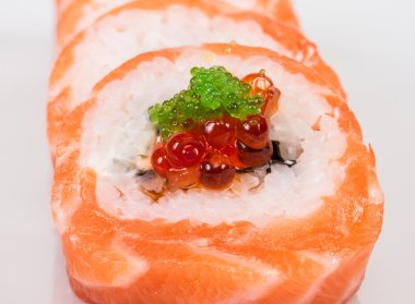 Japon suşi geleneksel Japon food.roll somon, yeniden yaptı.