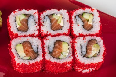 tobiko baharatlı maki sushi - sıcak rulo tobiko çeşitli tip (