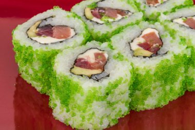 tobiko baharatlı maki sushi - sıcak rulo tobiko çeşitli tip (