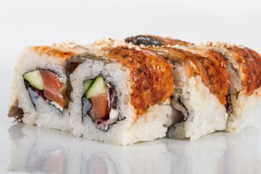 Japon mutfağının - maki rulo ile salatalık, krem c