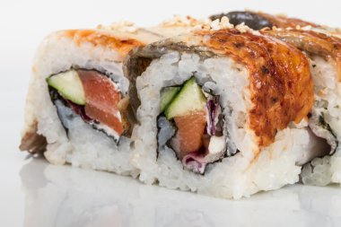 Japon mutfağının - maki rulo ile salatalık, krem c