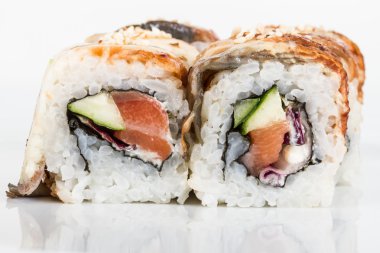 Japon mutfağının - maki rulo ile salatalık, krem c