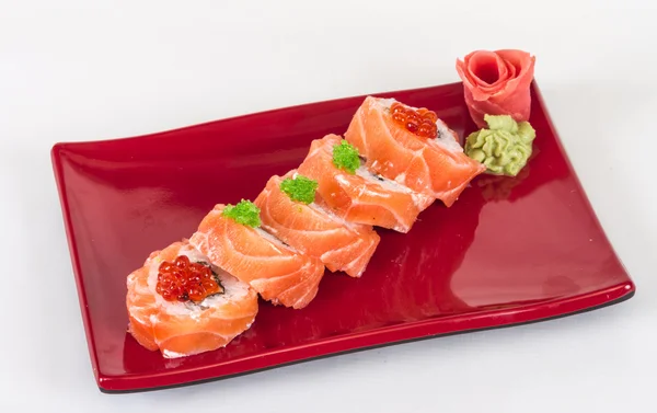 Japanisches Sushi traditionelles japanisches Food.Roll aus Lachs, re — Stockfoto