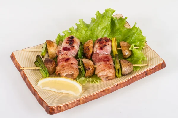Bacon wrapped grilled Scallops with mushrooms and bacon — Stock Photo, Image