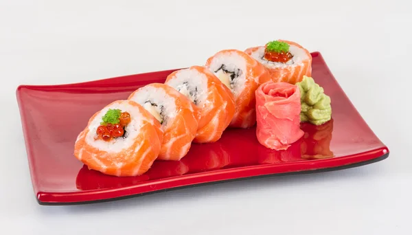 Japansk sushi traditionella japanska food.roll gjorda av lax, re — Stockfoto