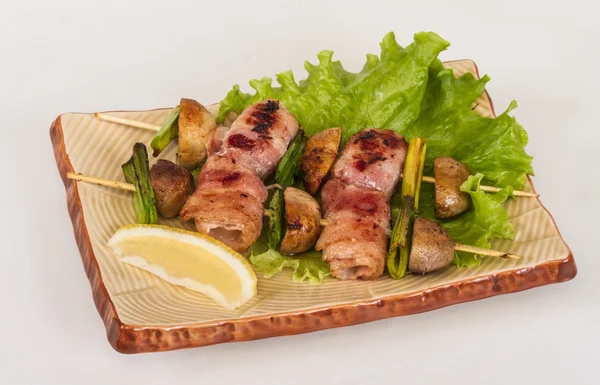 Bacon wrapped grilled Scallops with mushrooms and bacon Royalty Free Stock Photos