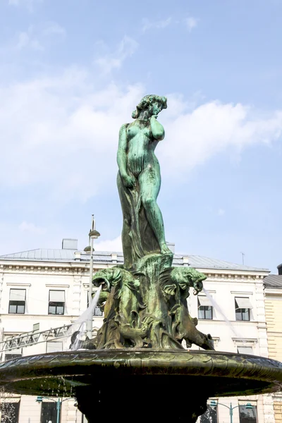Havis amanda - socha nahé ženské kašna na náměstí — Stock fotografie