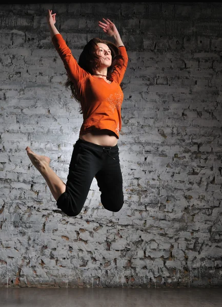 Girl in sportswear jumping — Stock Photo, Image
