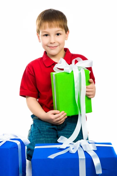 Jongen met een geschenk — Stockfoto
