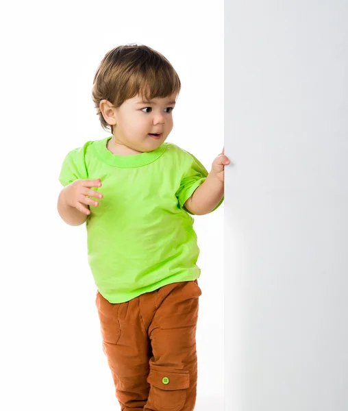 Niedliches Kind hinter einem weißen Brett — Stockfoto