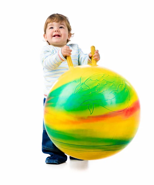 Malý chlapec s fitness míč — Stock fotografie