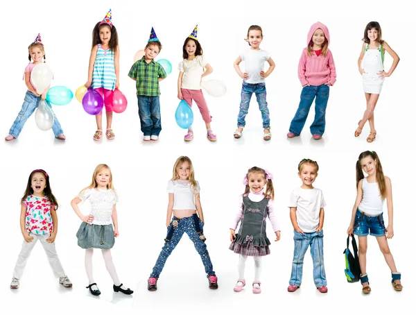 Kinderen in verjaardag caps — Stockfoto