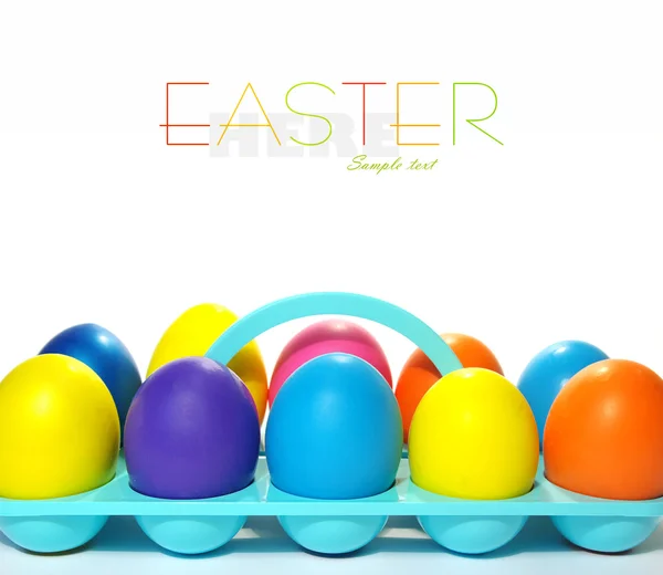Διακοπών του Πάσχα. αυγά χρώματος σε έναν δίσκο — Φωτογραφία Αρχείου
