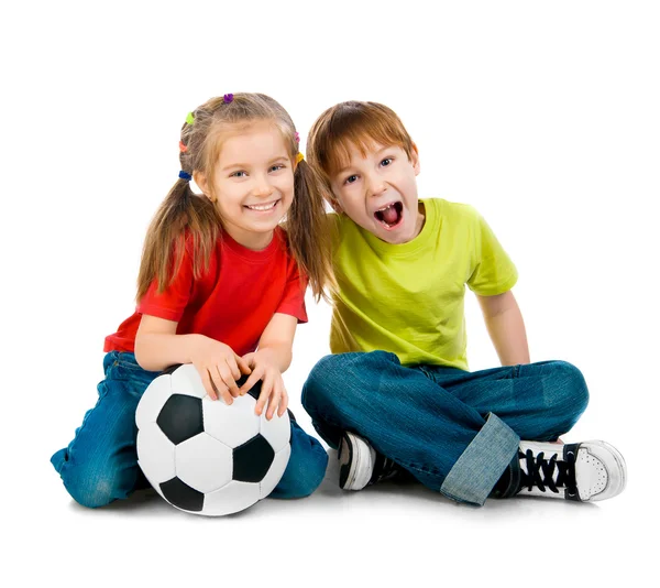 Malé děti s fotbalovým míčem — Stock fotografie