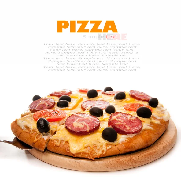 Pizza über Weiß — Stockfoto
